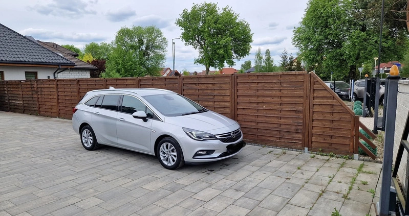 Opel Astra cena 48900 przebieg: 159000, rok produkcji 2018 z Brusy małe 529